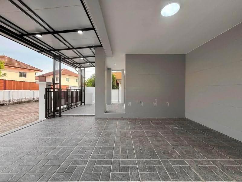 ขายบ้านแฝดรีโนเวทใหม่ ม.ธาดาทาวน์ หนองค้อ ศรีราชา, Chon Buri (Pattaya), Surasak, Si Racha, Chon Buri (Pattaya), 3 Bedrooms, 160 sqm, Semi-Detached House (Twin House) For Sale, by Dusit Saengfa, 500570185 - DDproperty.com