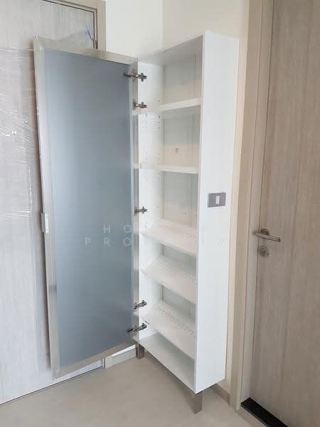 Rhythm Sukhumvit 36-38, Bangkok, 55 Soi Sukhumvit 36, Sukhumvit Road, Phra Kanong, Khlong Toei, Bangkok, 1 Bedroom, 33 sqm, Condo For Rent, by Holtop Property, 500570207 - DDproperty.com