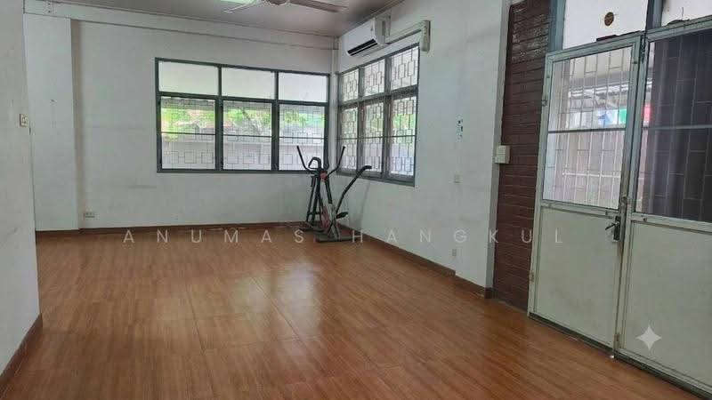 ขายบ้านเดี่ยว พื้นที่ 88 ตรว. เข้าซอยเพชรเกษม 68 เพียง 500 เมตร เหมาะเป็นที่อยู่อาศัย และทำธุรกิจ, Bangkok, Bang Kae Nua, Bang Khae, Bangkok, 2 Bedrooms, 200 sqm, Single Detached House For Sale, by Anumas Hangkul, 500570233 - DDproperty.com