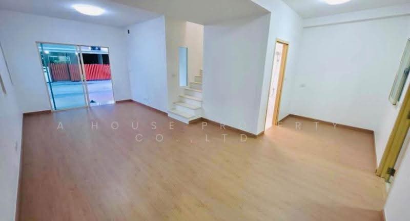 Minimalist-style townhome for sale at Baan Pruksa Bueng, Si Racha, Chon Buri (Pattaya), Bueng, Si Racha, Chon Buri (Pattaya), 3 Bedrooms, 104 sqm, Townhouse For Sale, by A House Property Co.,Ltd., 500570235 - DDproperty.com