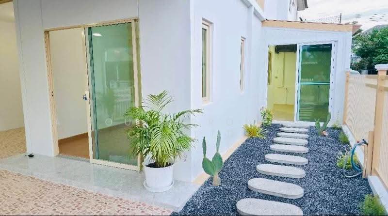 Minimalist-style townhome for sale at Baan Pruksa Bueng, Si Racha, Chon Buri (Pattaya), Bueng, Si Racha, Chon Buri (Pattaya), 3 Bedrooms, 104 sqm, Townhouse For Sale, by A House Property Co.,Ltd., 500570235 - DDproperty.com