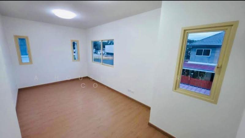 Minimalist-style townhome for sale at Baan Pruksa Bueng, Si Racha, Chon Buri (Pattaya), Bueng, Si Racha, Chon Buri (Pattaya), 3 Bedrooms, 104 sqm, Townhouse For Sale, by A House Property Co.,Ltd., 500570235 - DDproperty.com
