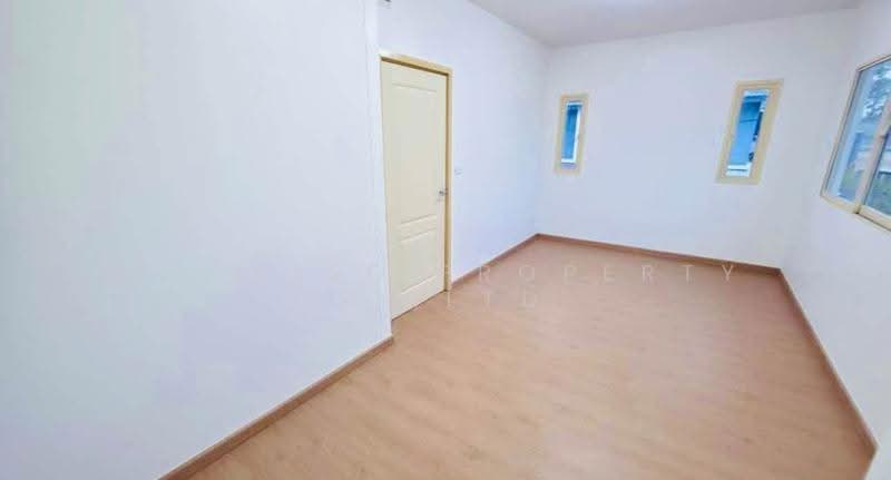 Minimalist-style townhome for sale at Baan Pruksa Bueng, Si Racha, Chon Buri (Pattaya), Bueng, Si Racha, Chon Buri (Pattaya), 3 Bedrooms, 104 sqm, Townhouse For Sale, by A House Property Co.,Ltd., 500570235 - DDproperty.com