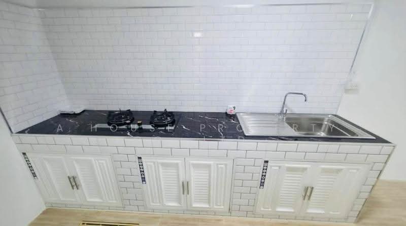 Minimalist-style townhome for sale at Baan Pruksa Bueng, Si Racha, Chon Buri (Pattaya), Bueng, Si Racha, Chon Buri (Pattaya), 3 Bedrooms, 104 sqm, Townhouse For Sale, by A House Property Co.,Ltd., 500570235 - DDproperty.com