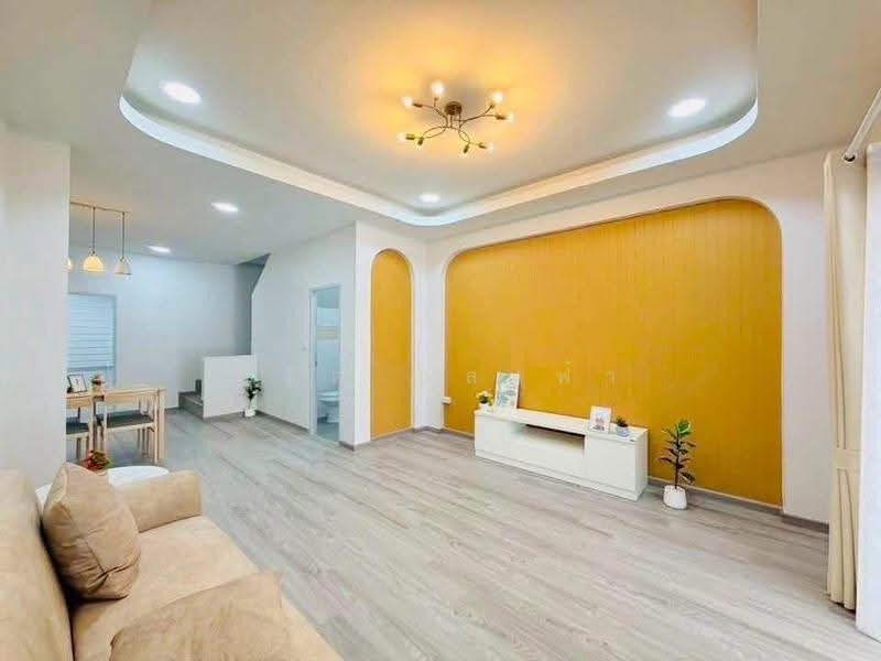 ขายทาวน์โฮมรีโนเวทใหม่ ม.โกลเด้นท์เพลส เครือสหพัฒน์ ศรีราชา, Chon Buri (Pattaya), Bueng, Si Racha, Chon Buri (Pattaya), 2 Bedrooms, 60 sqm, Townhouse For Sale, by Dusit Saengfa, 500570268 - DDproperty.com