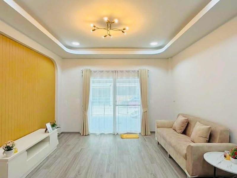 ขายทาวน์โฮมรีโนเวทใหม่ ม.โกลเด้นท์เพลส เครือสหพัฒน์ ศรีราชา, Chon Buri (Pattaya), Bueng, Si Racha, Chon Buri (Pattaya), 2 Bedrooms, 60 sqm, Townhouse For Sale, by Dusit Saengfa, 500570268 - DDproperty.com