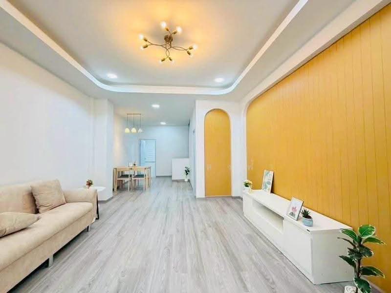 ขายทาวน์โฮมรีโนเวทใหม่ ม.โกลเด้นท์เพลส เครือสหพัฒน์ ศรีราชา, Chon Buri (Pattaya), Bueng, Si Racha, Chon Buri (Pattaya), 2 Bedrooms, 60 sqm, Townhouse For Sale, by Dusit Saengfa, 500570268 - DDproperty.com