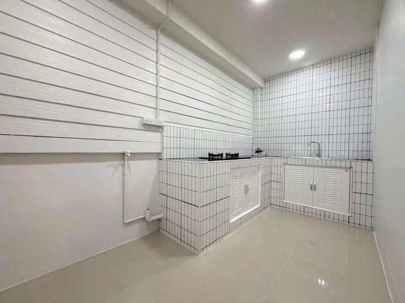 ขายทาวน์โฮมรีโนเวทใหม่ ม.โกลเด้นท์เพลส เครือสหพัฒน์ ศรีราชา, Chon Buri (Pattaya), Bueng, Si Racha, Chon Buri (Pattaya), 2 Bedrooms, 60 sqm, Townhouse For Sale, by Dusit Saengfa, 500570268 - DDproperty.com