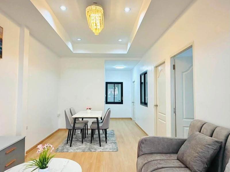 ขายทาวน์โฮมรีโนเวทใหม่ ม.บึงวิลเลจ เครือสหพัฒน์ ศรีราชา, Chon Buri (Pattaya), Bueng, Si Racha, Chon Buri (Pattaya), 2 Bedrooms, 85 sqm, Townhouse For Sale, by Dusit Saengfa, 500570277 - DDproperty.com