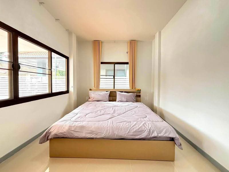 ขายบ้านแฝดรีโนเวทใหม่ ม.ศรีราชาเลคไซด์ เก้ากิโล ศรีราชา, Chon Buri (Pattaya), Bueng, Si Racha, Chon Buri (Pattaya), 2 Bedrooms, 120 sqm, Semi-Detached House (Twin House) For Sale, by Dusit Saengfa, 500570287 - DDproperty.com