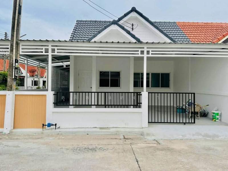 ขายทาวน์โฮมหลังริมรีโนเวทใหม่ ม.สวนเสือวิลเลจ ศรีราชา, Chon Buri (Pattaya), Surasak, Si Racha, Chon Buri (Pattaya), 2 Bedrooms, 100 sqm, Townhouse For Sale, by Dusit Saengfa, 500570300 - DDproperty.com