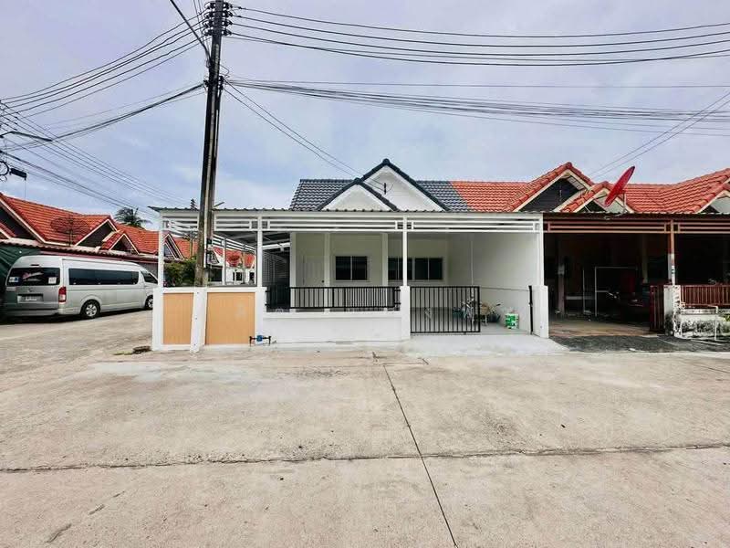 ขายทาวน์โฮมหลังริมรีโนเวทใหม่ ม.สวนเสือวิลเลจ ศรีราชา, Chon Buri (Pattaya), Surasak, Si Racha, Chon Buri (Pattaya), 2 Bedrooms, 100 sqm, Townhouse For Sale, by Dusit Saengfa, 500570300 - DDproperty.com