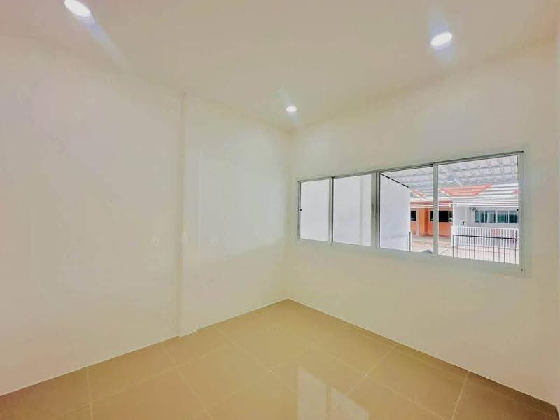 ขายทาวน์โฮมหลังริมรีโนเวทใหม่ ม.สวนเสือวิลเลจ ศรีราชา, Chon Buri (Pattaya), Surasak, Si Racha, Chon Buri (Pattaya), 2 Bedrooms, 100 sqm, Townhouse For Sale, by Dusit Saengfa, 500570300 - DDproperty.com