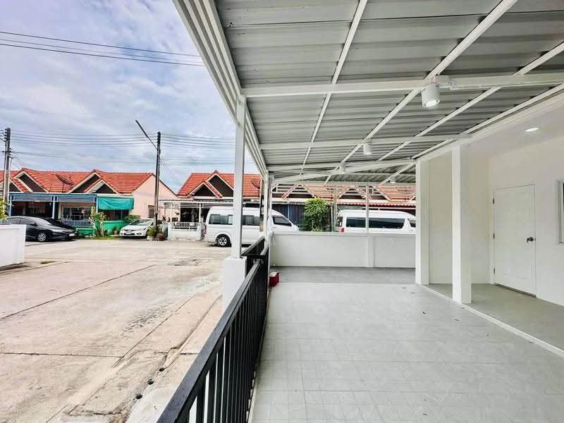 ขายทาวน์โฮมหลังริมรีโนเวทใหม่ ม.สวนเสือวิลเลจ ศรีราชา, Chon Buri (Pattaya), Surasak, Si Racha, Chon Buri (Pattaya), 2 Bedrooms, 100 sqm, Townhouse For Sale, by Dusit Saengfa, 500570300 - DDproperty.com