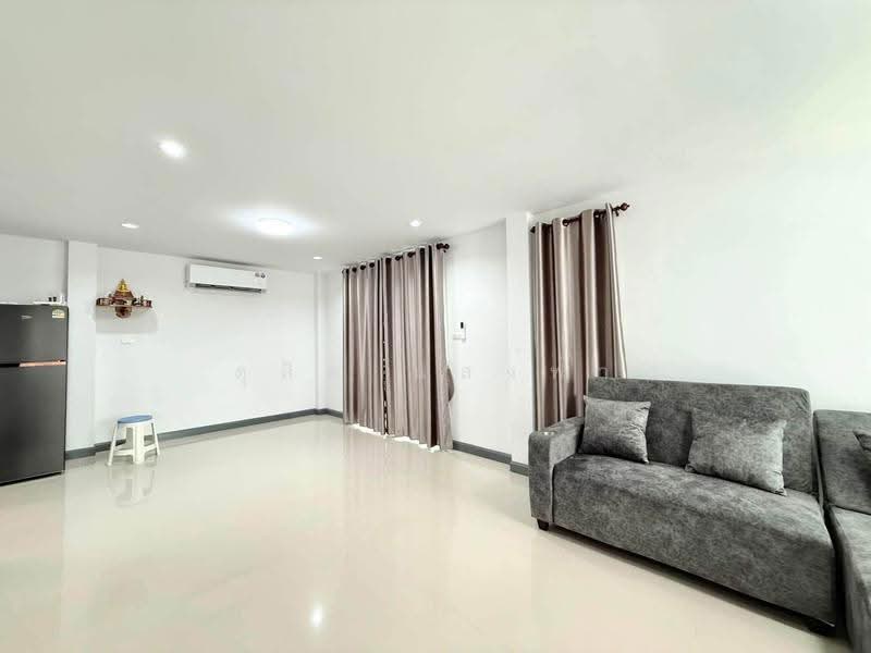ขายบ้านเดี่ยว ม.เดอะทรี หนองยายบู่ ศรีราชา, Chon Buri (Pattaya), Surasak, Si Racha, Chon Buri (Pattaya), 3 Bedrooms, 160 sqm, Single Detached House For Sale, by Dusit Saengfa, 500570317 - DDproperty.com