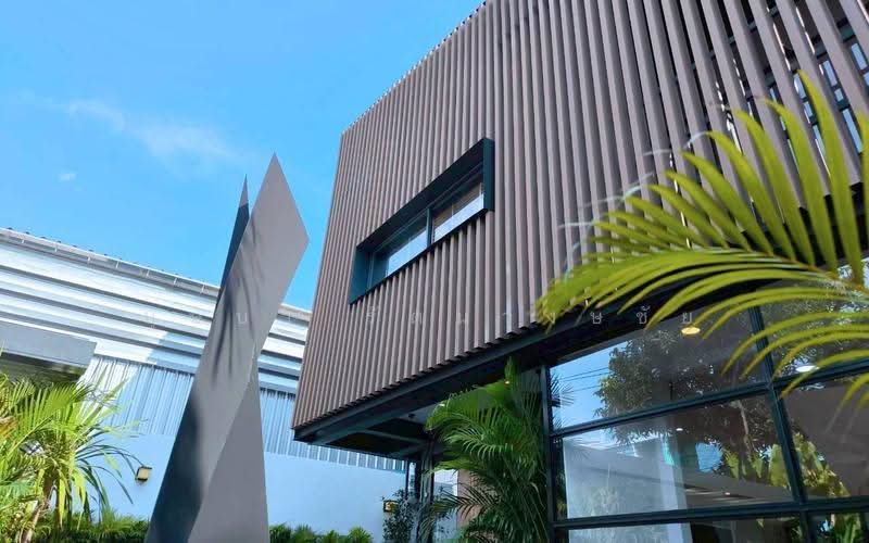 ขายบ้านสวยพร้อมสระว่ายน้ำ อ่อนนุช 17 บ้านสร้างใหม่ ใจกลางเมืองอ่อนนุช นอกหมู่บ้าน แต่งครบ พร้อมอยู่, กรุงเทพ, อ่อนนุช, สวนหลวง, กรุงเทพ, 300 ตร.ม., บ้านเดี่ยว ขาย, โดย บุษบา รัตนวงษ์ชัย, 500570341 - DDproperty.com