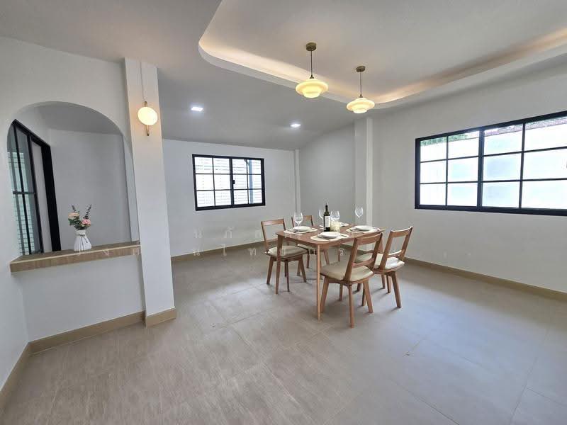 หมู่บ้านเอกกวิน เลียบคลองสอง คลองสามวา, Bangkok, เลียบคลองสอง, Bang Chun, Khlong Sam Wa, Bangkok, 4 Bedrooms, 200 sqm, Single Detached House For Sale, by นภัสศรณ์ วงศ์สินไทยกร (นันท์), 500570353 - DDproperty.com
