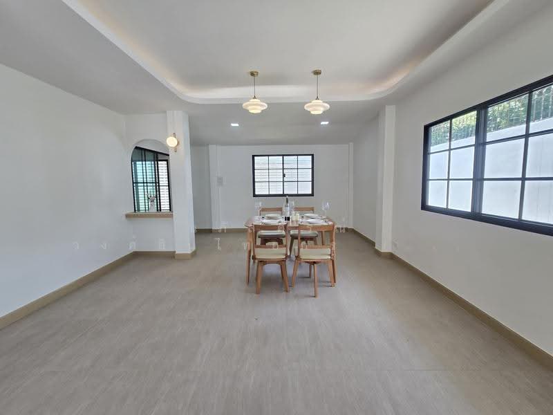 หมู่บ้านเอกกวิน เลียบคลองสอง คลองสามวา, Bangkok, เลียบคลองสอง, Bang Chun, Khlong Sam Wa, Bangkok, 4 Bedrooms, 200 sqm, Single Detached House For Sale, by นภัสศรณ์ วงศ์สินไทยกร (นันท์), 500570353 - DDproperty.com