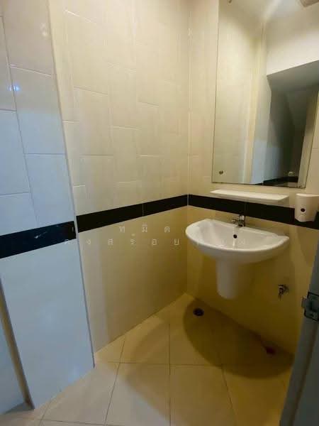Baan Klangmuang Grand De Paris Ratchada, Bangkok, Pradit Manutham Road, Wang Thonglang, Bangkok, 3 Bedrooms, 190 sqm, Townhouse For Rent, by ทมิตา คงสร้อยทอง, 500570365 - DDproperty.com