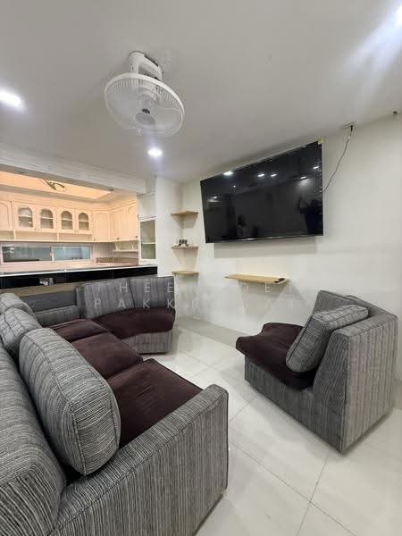 Fully Renovated 3-Story Townhouse | 3 Bedrooms | Near MRT Charan 13, Bangkok, จรัญสนิทวงศ์ 11, Wat Tha Pra, Bangkok Yai, Bangkok, 3 Bedrooms, 156 sqm, Townhouse For Rent, by Theeradet pakkrasae, 500570384 - DDproperty.com