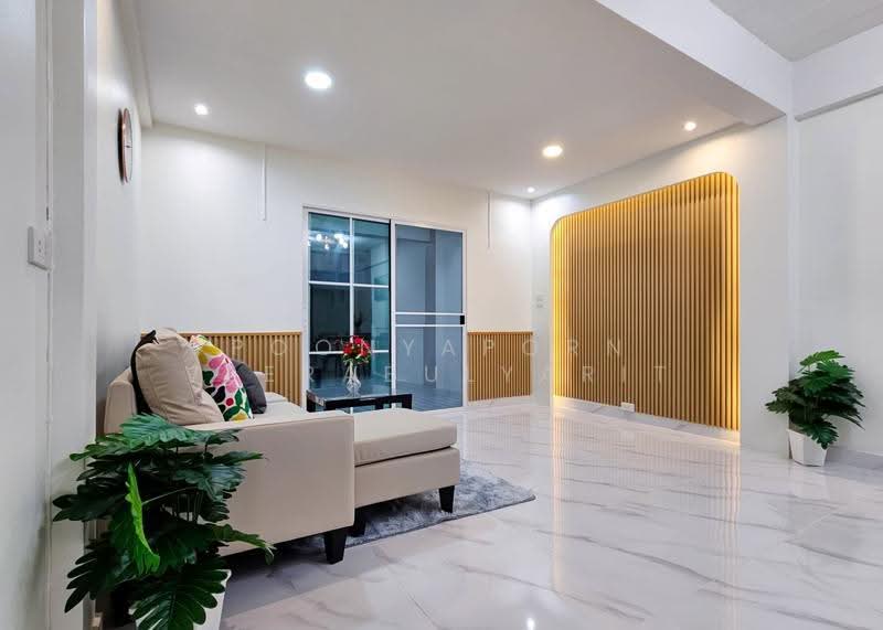 ขายทาวน์เฮ้าส์ : หมู่บ้านพระปิ่น 3, Nonthaburi, Bang Mae Nang, Bang Yai, Nonthaburi, 3 Bedrooms, 136 sqm, Townhouse For Sale, by Poonyaporn Veerabulyarit, 500570400 - DDproperty.com