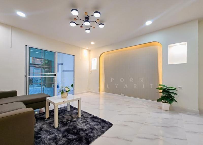 ขายทาวน์เฮ้าส์ : หมู่บ้านมนวดี วัดลาดปลาดุก, Nonthaburi, Phimonrat, Bang Bua Thong, Nonthaburi, 3 Bedrooms, 128 sqm, Townhouse For Sale, by Poonyaporn Veerabulyarit, 500570411 - DDproperty.com