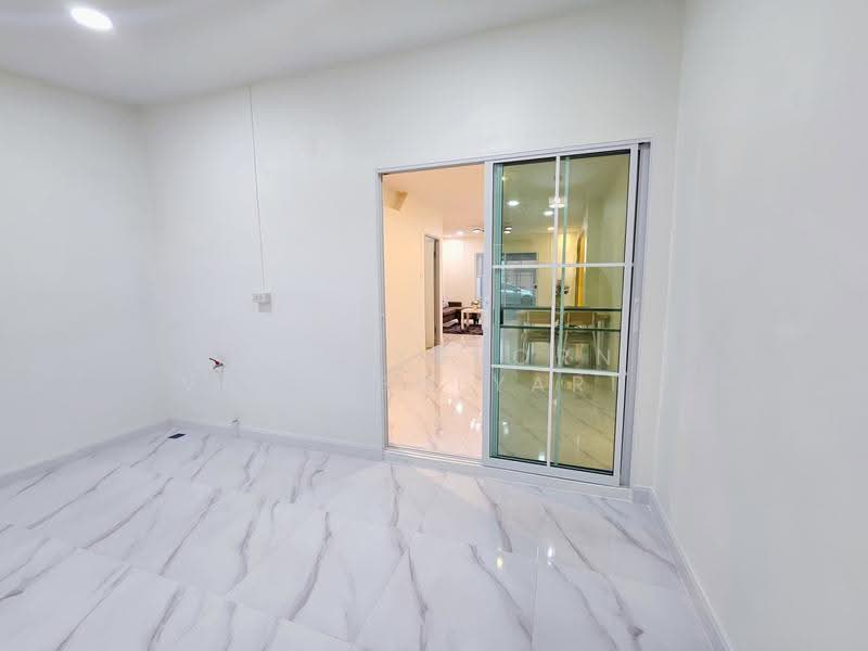 ขายทาวน์เฮ้าส์ : หมู่บ้านมนวดี วัดลาดปลาดุก, Nonthaburi, Phimonrat, Bang Bua Thong, Nonthaburi, 3 Bedrooms, 128 sqm, Townhouse For Sale, by Poonyaporn Veerabulyarit, 500570411 - DDproperty.com