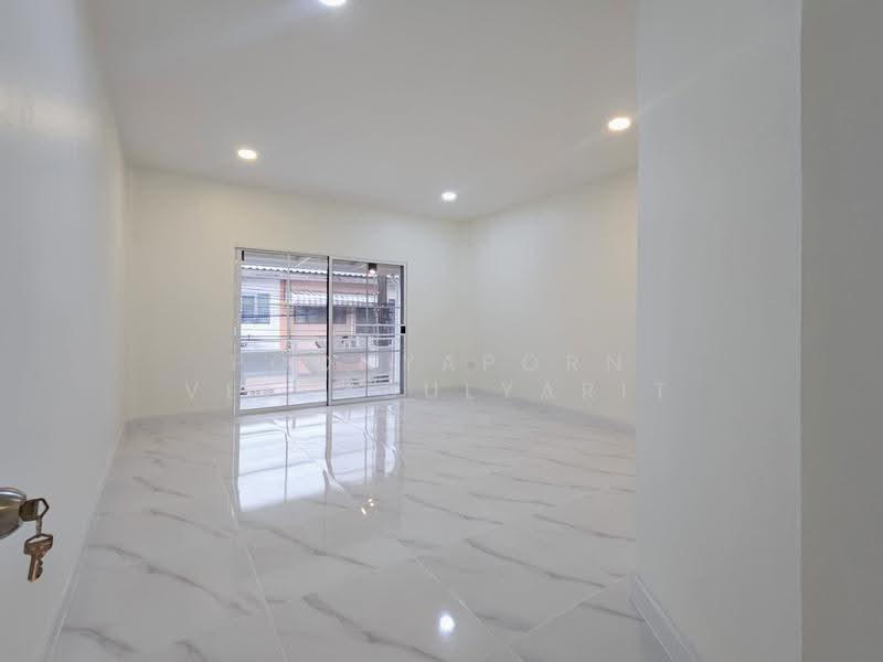 ขายทาวน์เฮ้าส์ : หมู่บ้านมนวดี วัดลาดปลาดุก, Nonthaburi, Phimonrat, Bang Bua Thong, Nonthaburi, 3 Bedrooms, 128 sqm, Townhouse For Sale, by Poonyaporn Veerabulyarit, 500570411 - DDproperty.com