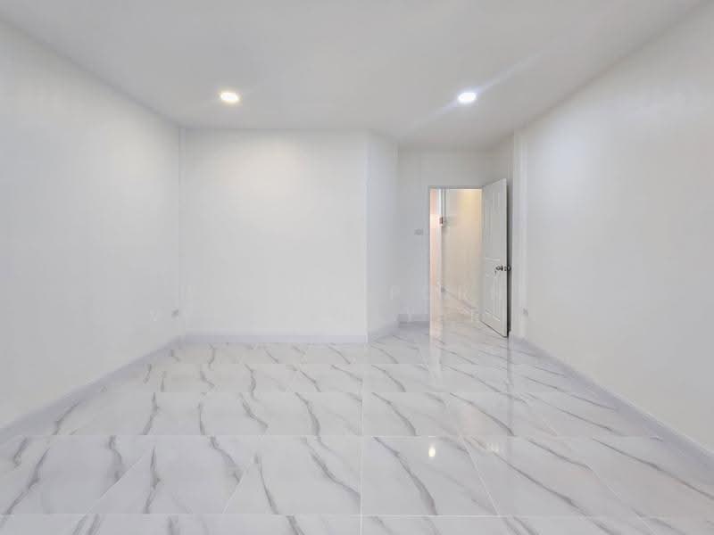 ขายทาวน์เฮ้าส์ : หมู่บ้านมนวดี วัดลาดปลาดุก, Nonthaburi, Phimonrat, Bang Bua Thong, Nonthaburi, 3 Bedrooms, 128 sqm, Townhouse For Sale, by Poonyaporn Veerabulyarit, 500570411 - DDproperty.com