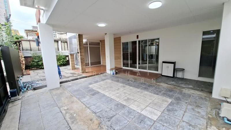 พหลโยธิน 40, Bangkok, พหลโยธิน, Sena Nikhom, Chatuchak, Bangkok, 5 Bedrooms, 200 sqm, Townhouse For Rent, by Jirachai Vongvipaporn (Benz), 500570469 - DDproperty.com