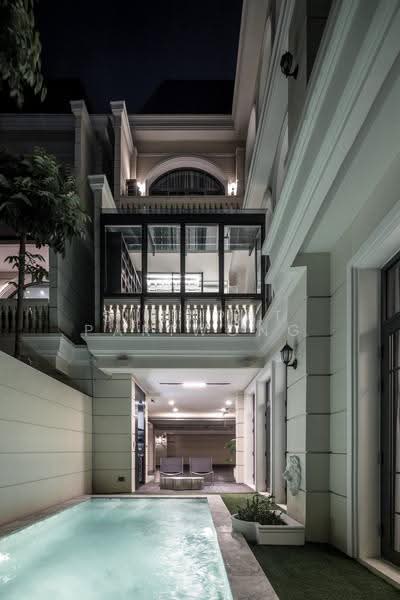 The Boulevard Ekkamai, Bangkok, 98 Soi Prasertdee, Khlong Tan Nua, Watthana, Bangkok, 4 Bedrooms, 500 sqm, Single Detached House For Sale, by Sutapat Pariwong, 500570491 - DDproperty.com