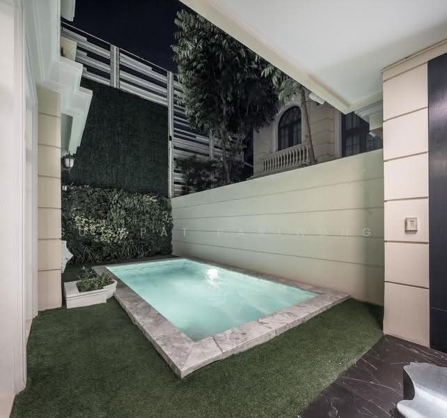 The Boulevard Ekkamai, Bangkok, 98 Soi Prasertdee, Khlong Tan Nua, Watthana, Bangkok, 4 Bedrooms, 500 sqm, Single Detached House For Sale, by Sutapat Pariwong, 500570491 - DDproperty.com