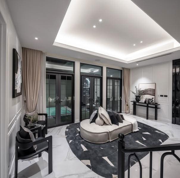 The Boulevard Ekkamai, Bangkok, 98 Soi Prasertdee, Khlong Tan Nua, Watthana, Bangkok, 4 Bedrooms, 500 sqm, Single Detached House For Sale, by Sutapat Pariwong, 500570491 - DDproperty.com