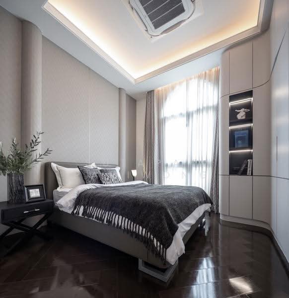 The Boulevard Ekkamai, Bangkok, 98 Soi Prasertdee, Khlong Tan Nua, Watthana, Bangkok, 4 Bedrooms, 500 sqm, Single Detached House For Sale, by Sutapat Pariwong, 500570491 - DDproperty.com