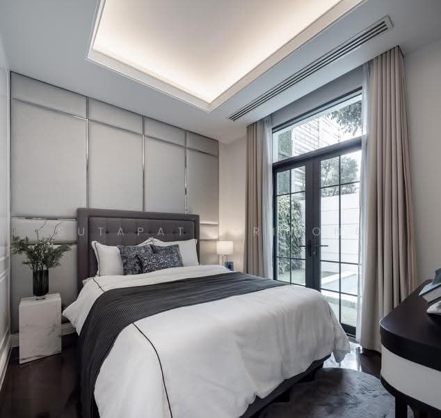The Boulevard Ekkamai, Bangkok, 98 Soi Prasertdee, Khlong Tan Nua, Watthana, Bangkok, 4 Bedrooms, 500 sqm, Single Detached House For Sale, by Sutapat Pariwong, 500570491 - DDproperty.com