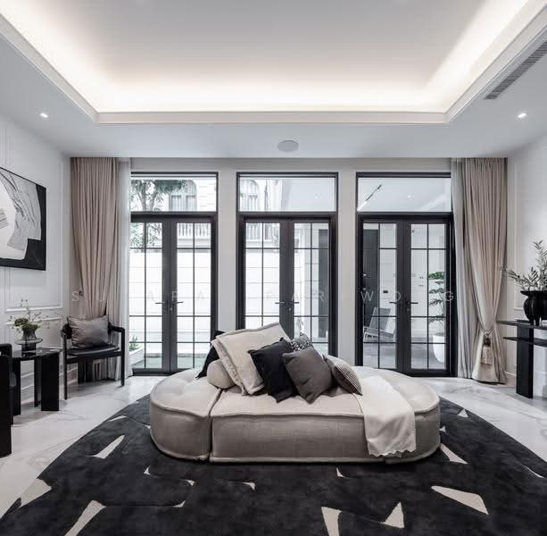 The Boulevard Ekkamai, Bangkok, 98 Soi Prasertdee, Khlong Tan Nua, Watthana, Bangkok, 4 Bedrooms, 500 sqm, Single Detached House For Sale, by Sutapat Pariwong, 500570491 - DDproperty.com