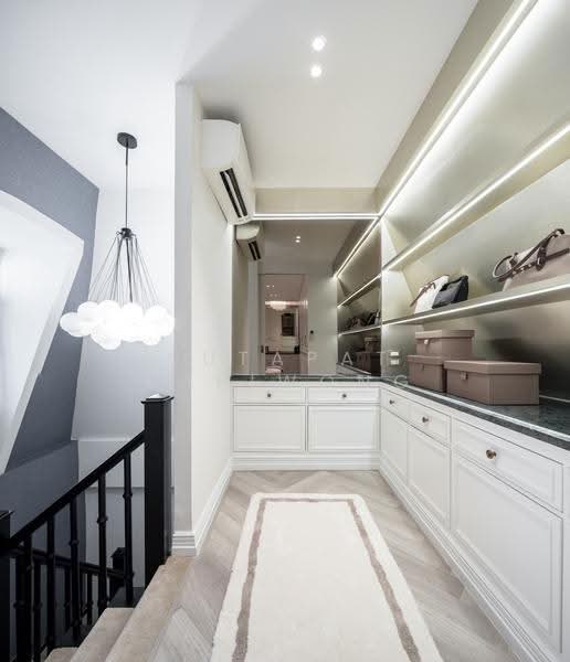 The Boulevard Ekkamai, Bangkok, 98 Soi Prasertdee, Khlong Tan Nua, Watthana, Bangkok, 4 Bedrooms, 500 sqm, Single Detached House For Sale, by Sutapat Pariwong, 500570491 - DDproperty.com