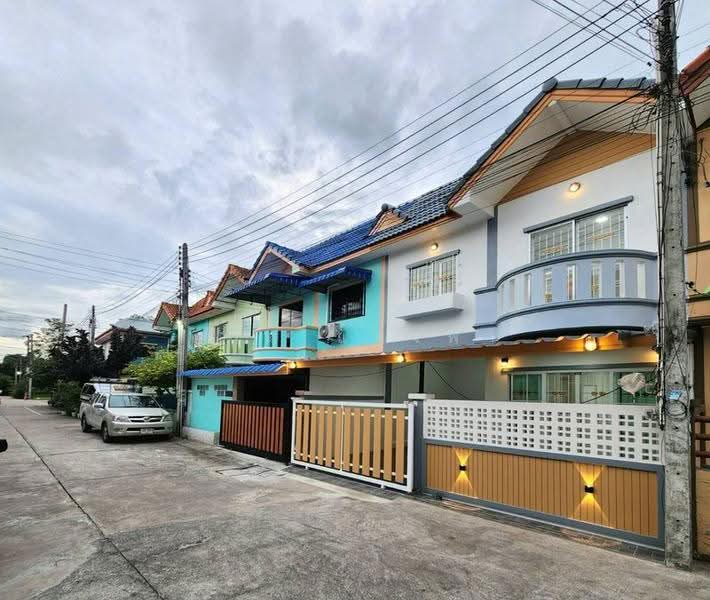 ขายทาวน์โฮมรีโนเวทใหม่ ม.อิสเทิร์นแลนด์3 ศรีราชา, Chon Buri (Pattaya), Surasak, Si Racha, Chon Buri (Pattaya), 3 Bedrooms, 85 sqm, Townhouse For Sale, by Dusit Saengfa, 500570505 - DDproperty.com