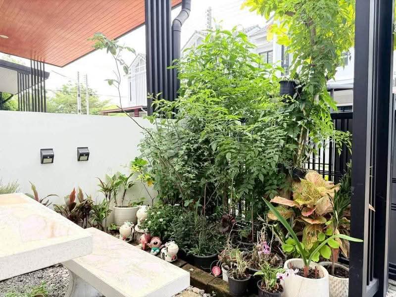ขายบ้านแฝด ม.มณีรินทร์แหลมฉบัง ศรีราชา, Chon Buri (Pattaya), Thung Suk La, Si Racha, Chon Buri (Pattaya), 4 Bedrooms, 100 sqm, Semi-Detached House (Twin House) For Sale, by Dusit Saengfa, 500570512 - DDproperty.com