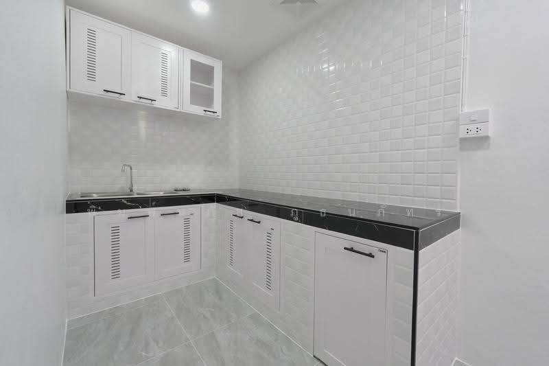 Monchaya 1 Village, Bangkok, Sai Mai, Bangkok, 2 Bedrooms, 64 sqm, Townhouse For Sale, by พิมพ์นภัส ภูธนภัทร, 500570756 - KITCHEN ROOM - DDproperty.com