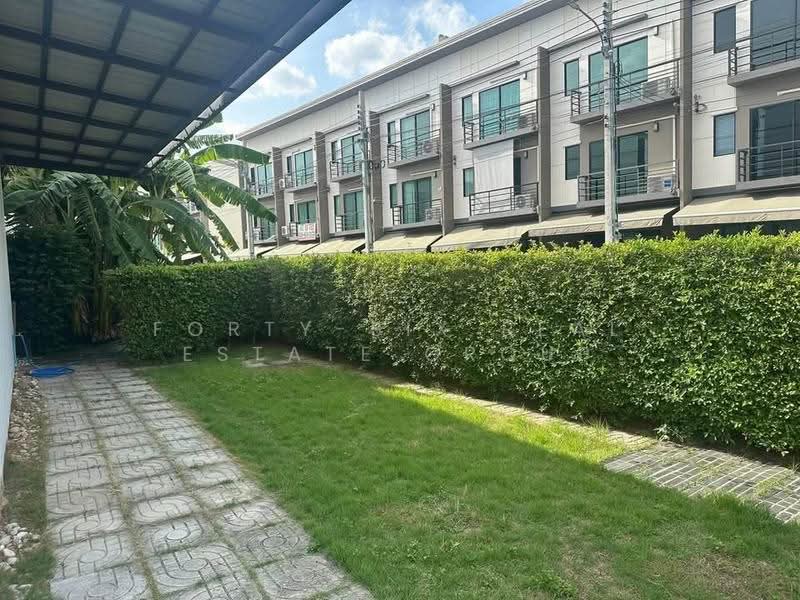 Baan Klang Muang Srinakarin – Onnut, Bangkok, 174 Soi On Nut 70/1, Prawet, Bangkok, 3 Bedrooms, 141 sqm, Townhouse For Rent, by Forty-Six Real Estate Group, 500570771 - DDproperty.com