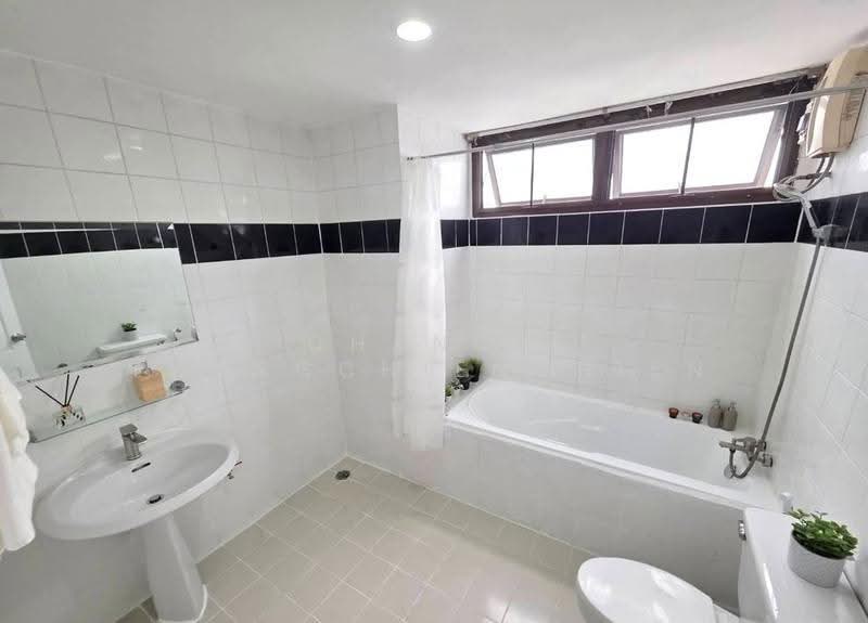 The Waterford Park, Bangkok, Soi Sukhumvit 53, Khlong Tan Nua, Watthana, Bangkok, 3 Bedrooms, 177 sqm, Condo For Rent, by Chanon Phangchienghien, 500570819 - DDproperty.com
