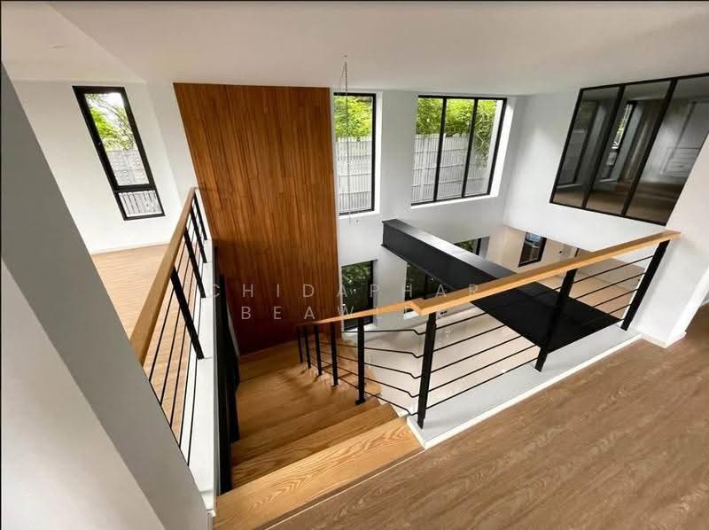Luxury detached house with private pool, Sukhumvit 71 (Pridi-Ekkamai area), Bangkok, Phra Kanong Nua, Watthana, Bangkok, 5 Bedrooms, 700 sqm, Single Detached House For Sale, by Chidaphar Beawlek, 500570915 - DDproperty.com