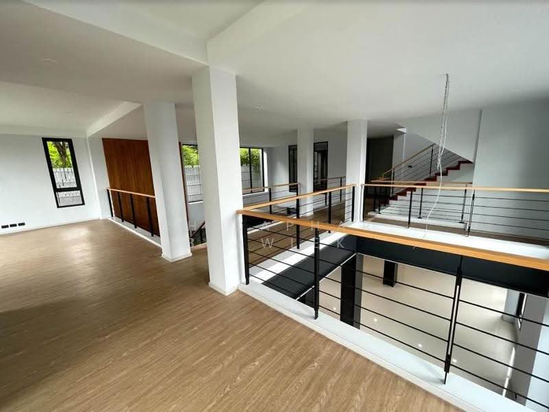Luxury detached house with private pool, Sukhumvit 71 (Pridi-Ekkamai area), Bangkok, Phra Kanong Nua, Watthana, Bangkok, 5 Bedrooms, 700 sqm, Single Detached House For Sale, by Chidaphar Beawlek, 500570915 - DDproperty.com