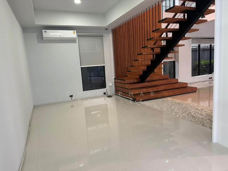 Luxury detached house with private pool, Sukhumvit 71 (Pridi-Ekkamai area), Bangkok, Phra Kanong Nua, Watthana, Bangkok, 5 Bedrooms, 700 sqm, Single Detached House For Sale, by Chidaphar Beawlek, 500570915 - DDproperty.com