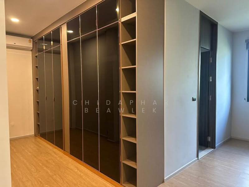 Luxury detached house with private pool, Sukhumvit 71 (Pridi-Ekkamai area), Bangkok, Phra Kanong Nua, Watthana, Bangkok, 5 Bedrooms, 700 sqm, Single Detached House For Sale, by Chidaphar Beawlek, 500570915 - DDproperty.com