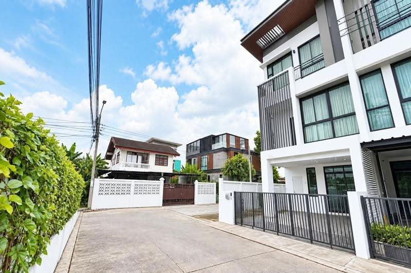 Cozy Chokchai 4 Soi 49, Bangkok, โชคชัย 4, Lat Phrao, Bangkok, 3 Bedrooms, 226 sqm, Townhouse For Sale, by สง่าชัย ไทรทองคำ, 500570941 - DDproperty.com