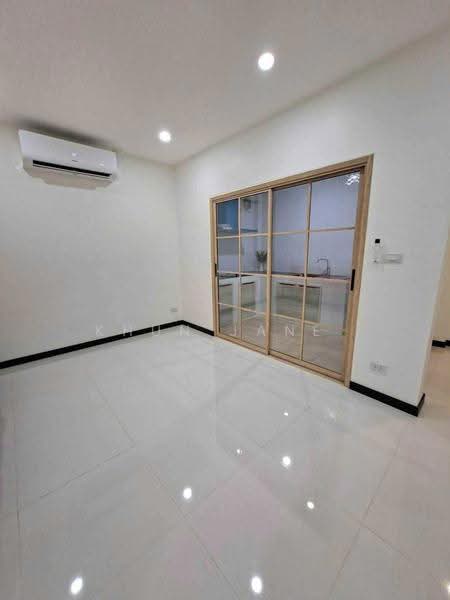 Fully Furnished 2-Story Townhome for Rent Near BTS Bang Chak Bangkok, Thailand(SPSJP688), Bangkok, ซอย สุขุมวิท 62 แยก 3, Bang Chak, Phra Khanong, Bangkok, 2 Bedrooms, 160 sqm, Townhouse For Rent, by Khun Jane, 500571016 - DDproperty.com