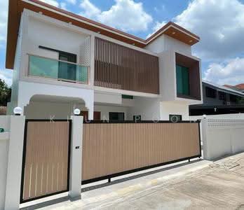 ขาย - บ้านเดี่ยวรีโนเวทใหม่ 5 ห้องนอน 3 ห้องน้ำ | ใกล้ MRT ลาดพร้าว 83 (SPSSR392), กรุงเทพ