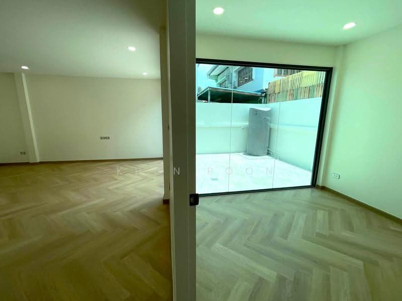 บ้านเดี่ยวรีโนเวทใหม่ 5 ห้องนอน 3 ห้องน้ำ | ใกล้ MRT ลาดพร้าว 83 (SPSSR392), กรุงเทพ, ลาดพร้าว 83, พลับพลา, วังทองหลาง, กรุงเทพ, 250 ตร.ม., บ้านเดี่ยว ขาย, โดย Khun Poon, 500571286 - DDproperty.com